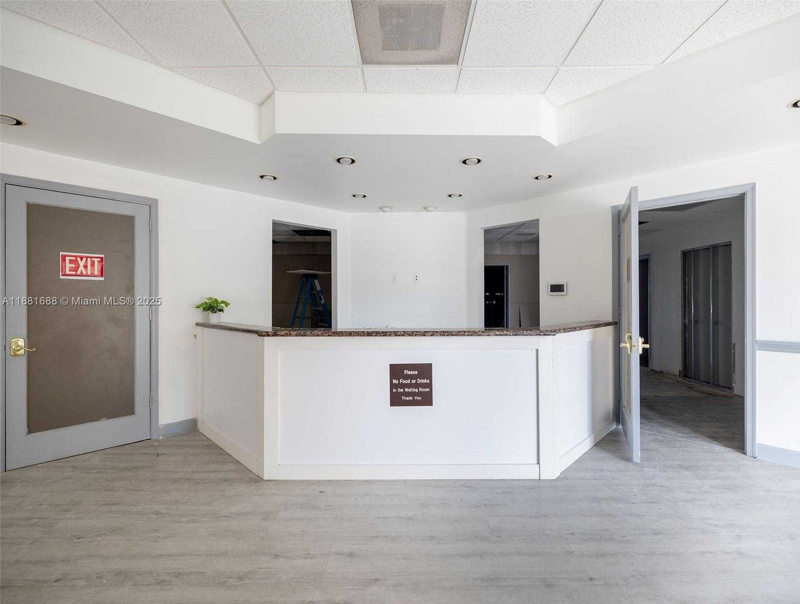 Small Image of 2665 EXECUTIVE PARK DR, Weston Number 5