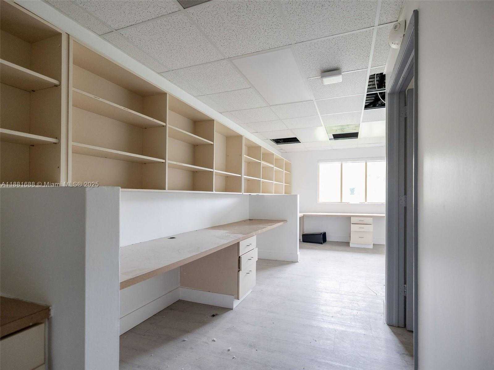 Small Image of 2665 EXECUTIVE PARK DR, Weston Number 6