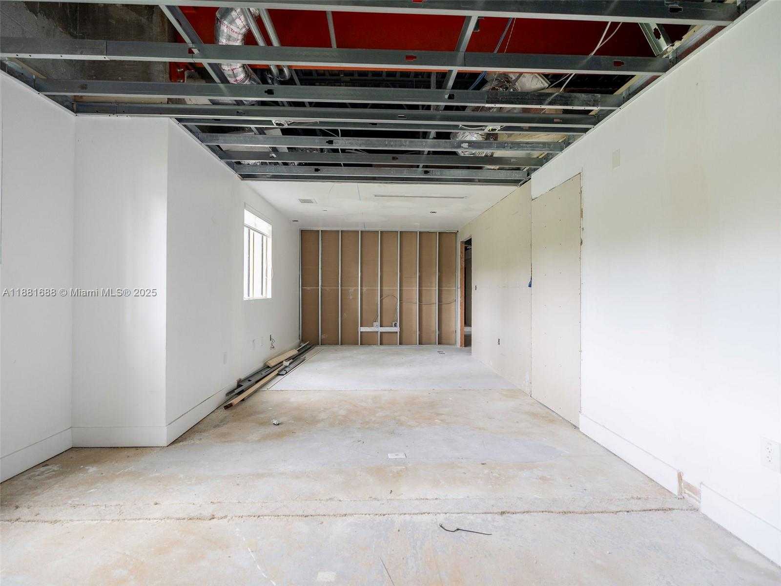Small Image of 2665 EXECUTIVE PARK DR, Weston Number 7