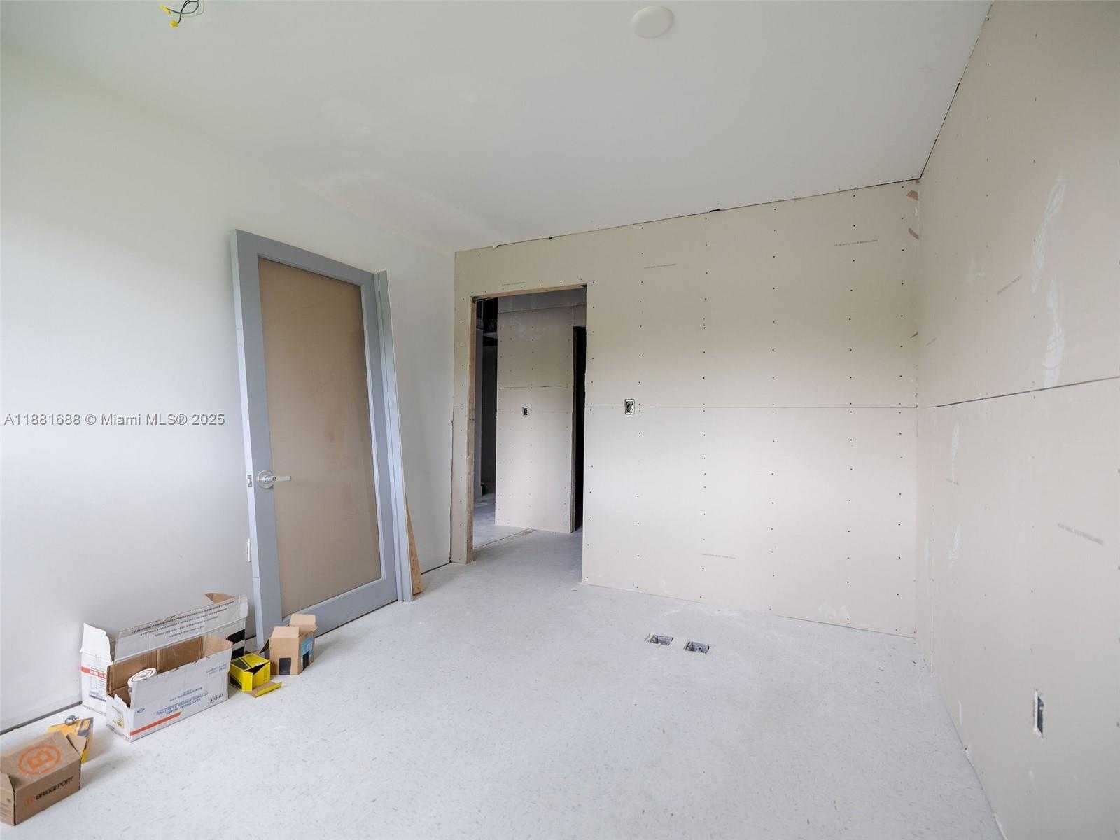 Small Image of 2665 EXECUTIVE PARK DR, Weston Number 8