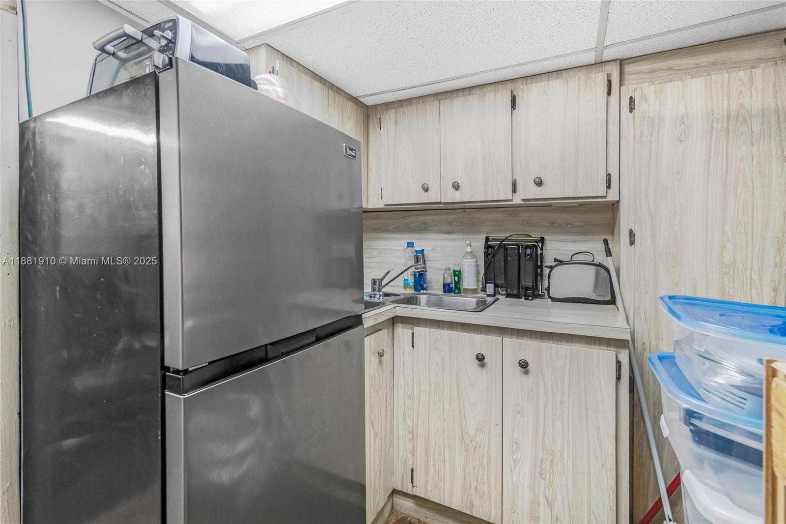 Small Image of 2111 JOHN P LYONS LN, Pembroke Park Number 13