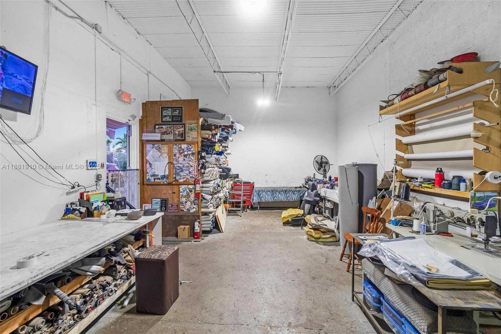 Small Image of 2111 JOHN P LYONS LN, Pembroke Park Number 18