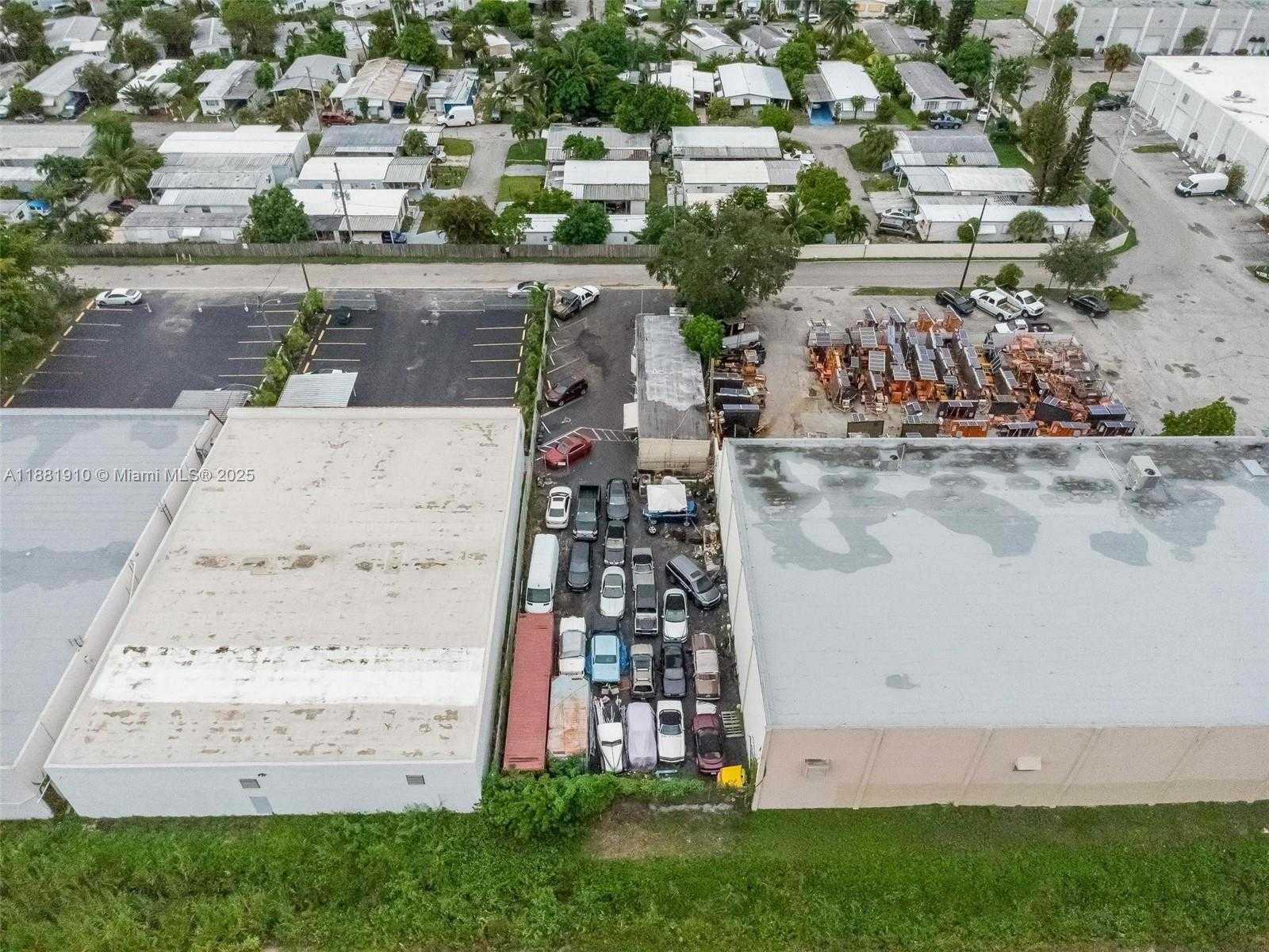 Small Image of 2111 JOHN P LYONS LN, Pembroke Park Number 21