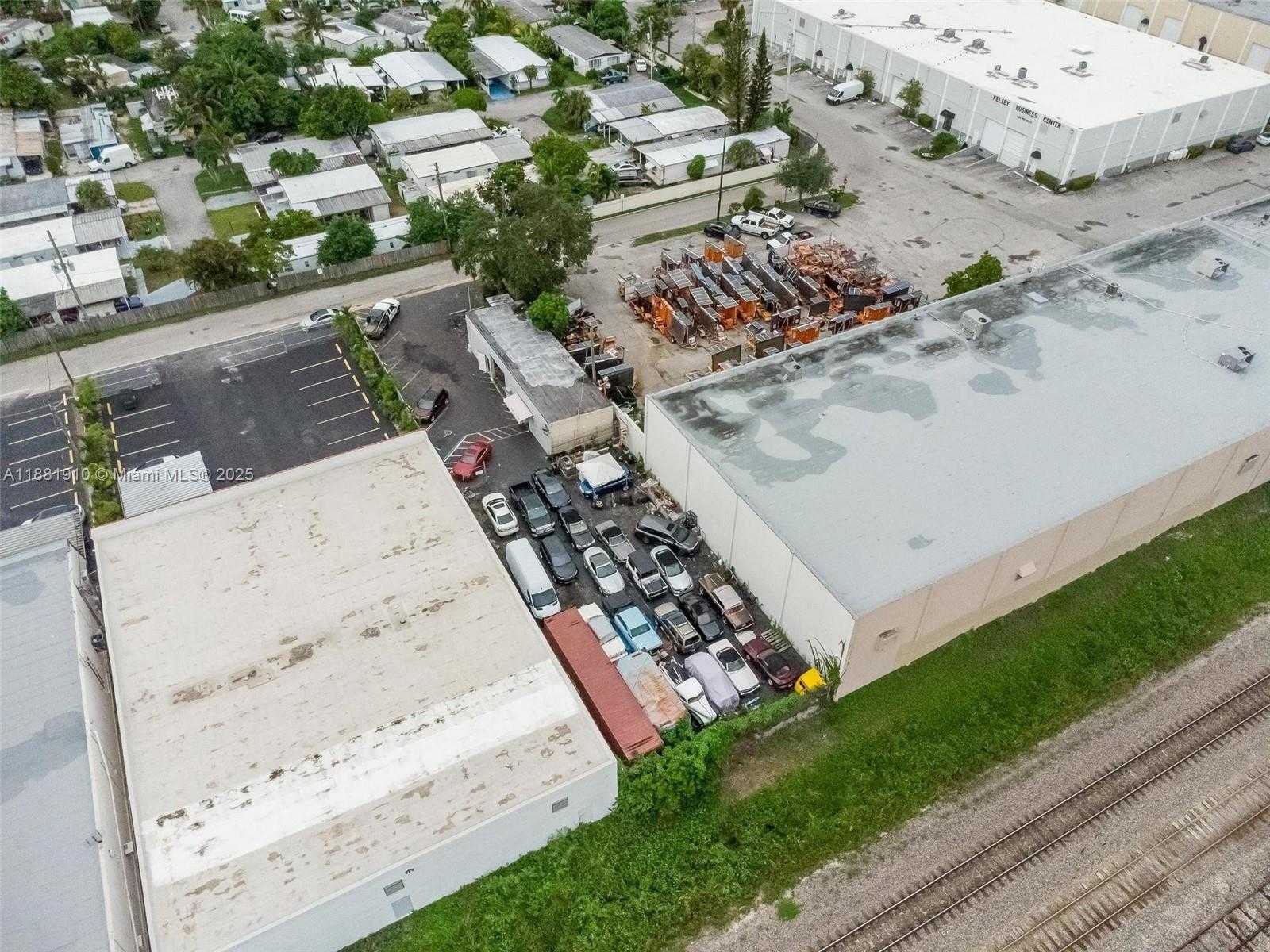Small Image of 2111 JOHN P LYONS LN, Pembroke Park Number 22