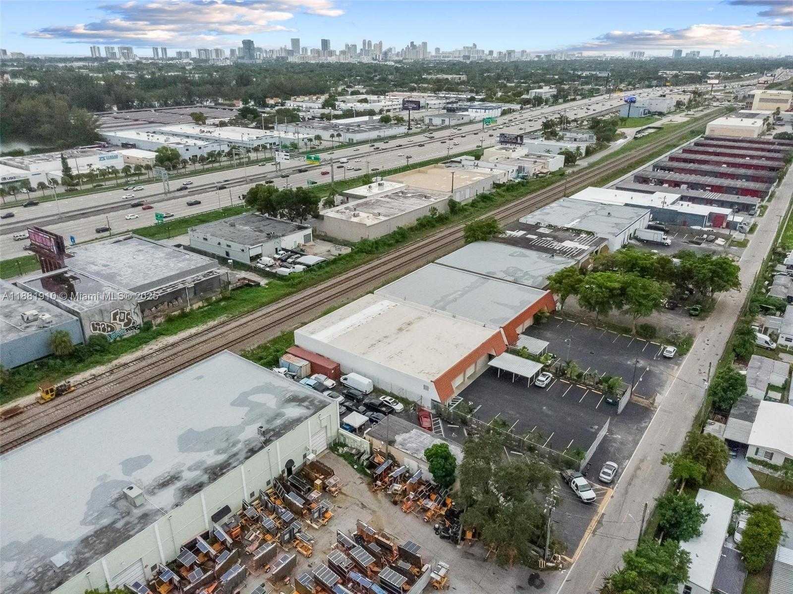 Small Image of 2111 JOHN P LYONS LN, Pembroke Park Number 25