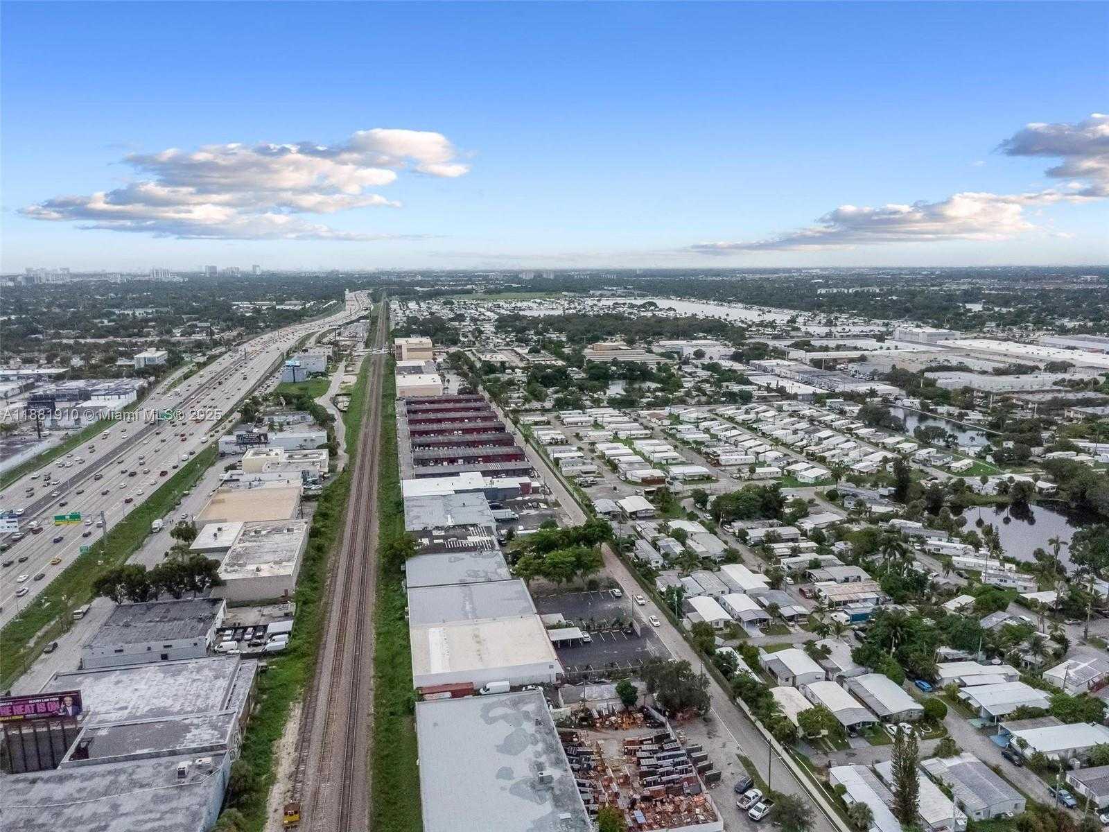 Small Image of 2111 JOHN P LYONS LN, Pembroke Park Number 28
