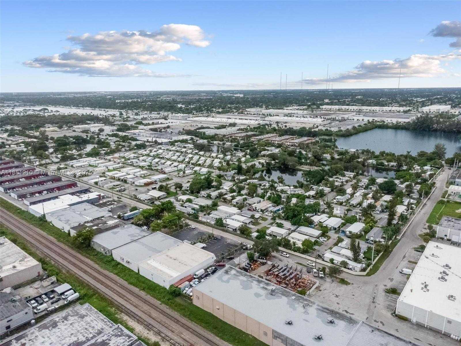 Small Image of 2111 JOHN P LYONS LN, Pembroke Park Number 29