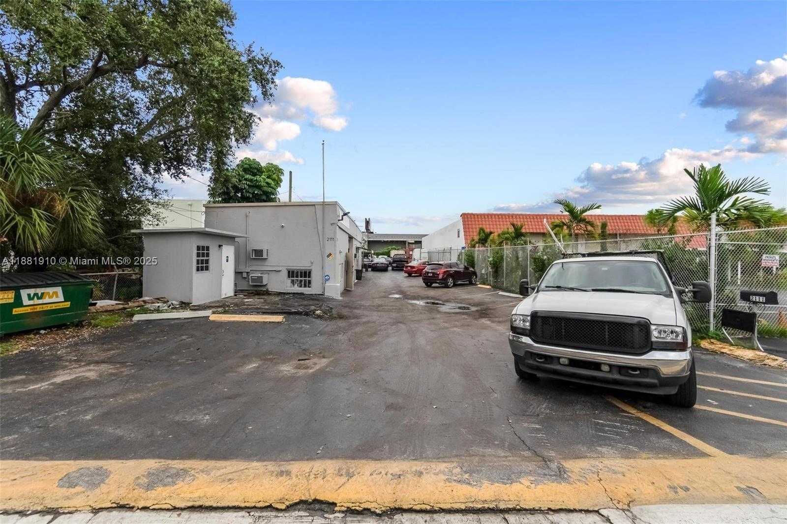 Small Image of 2111 JOHN P LYONS LN, Pembroke Park Number 31