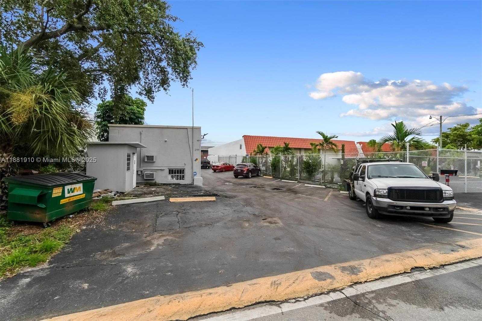 Small Image of 2111 JOHN P LYONS LN, Pembroke Park Number 32