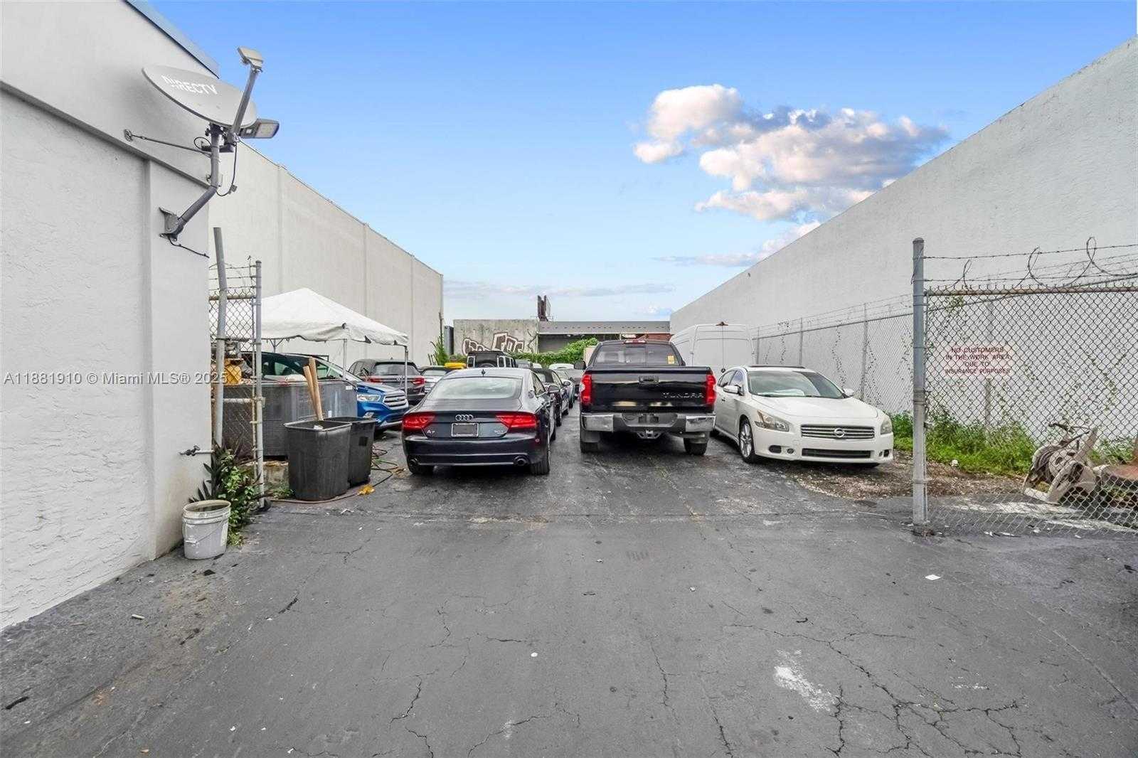 Small Image of 2111 JOHN P LYONS LN, Pembroke Park Number 6