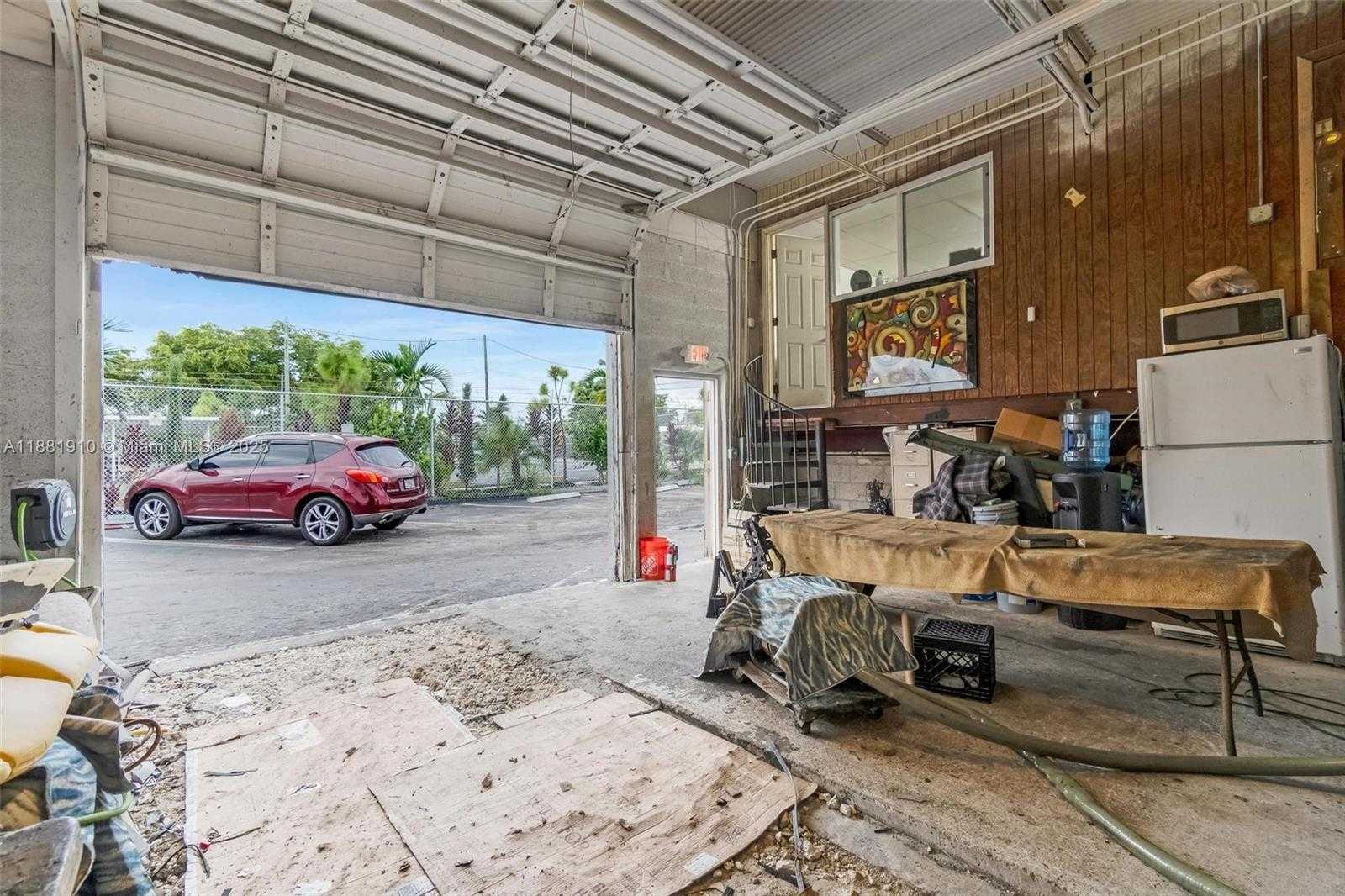 Small Image of 2111 JOHN P LYONS LN, Pembroke Park Number 9
