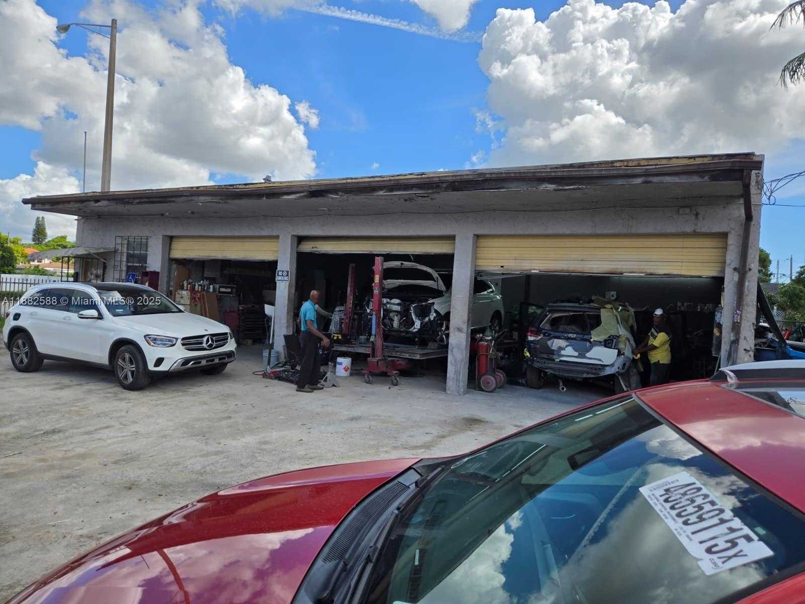 Small Image of 5314 PEMBROKE RD, West Park Number 9