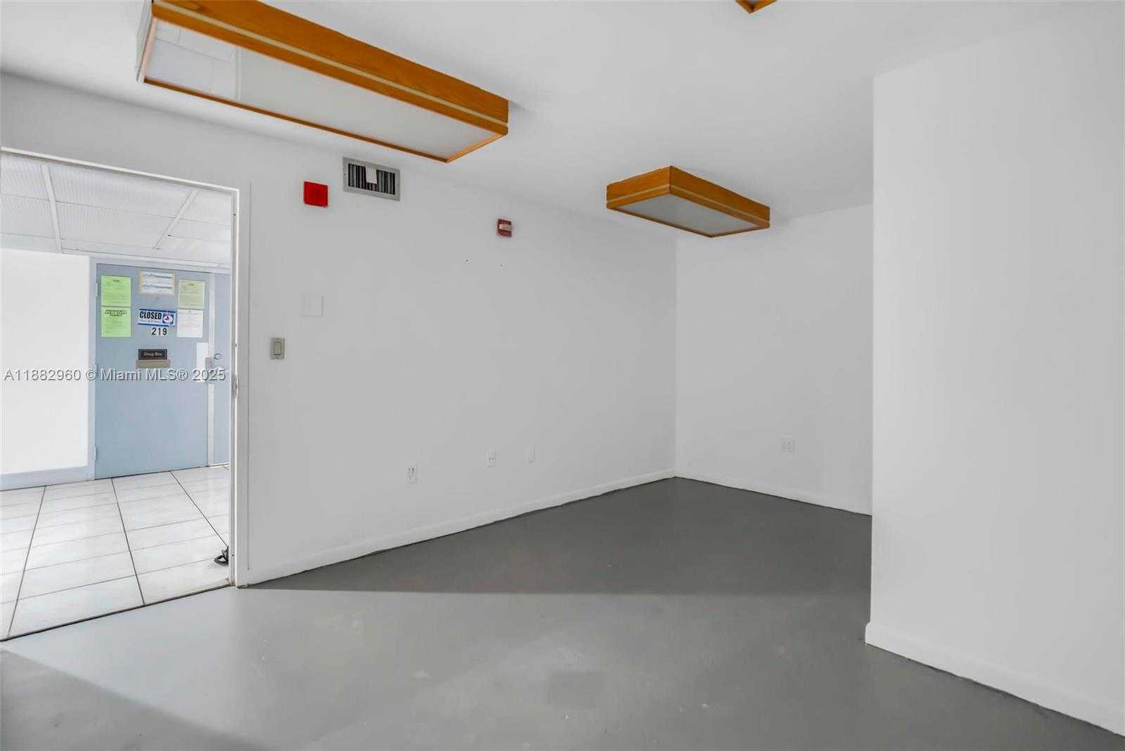 Small Image of 13499 BISCAYNE BLVD #CU218, North Miami Number 17