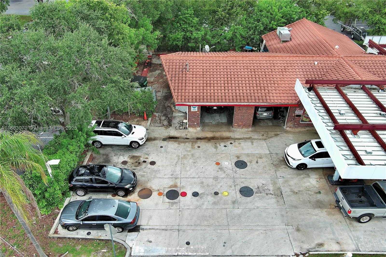 Small Image of 5271 WEST BROWARD BLVD, Plantation Number 3
