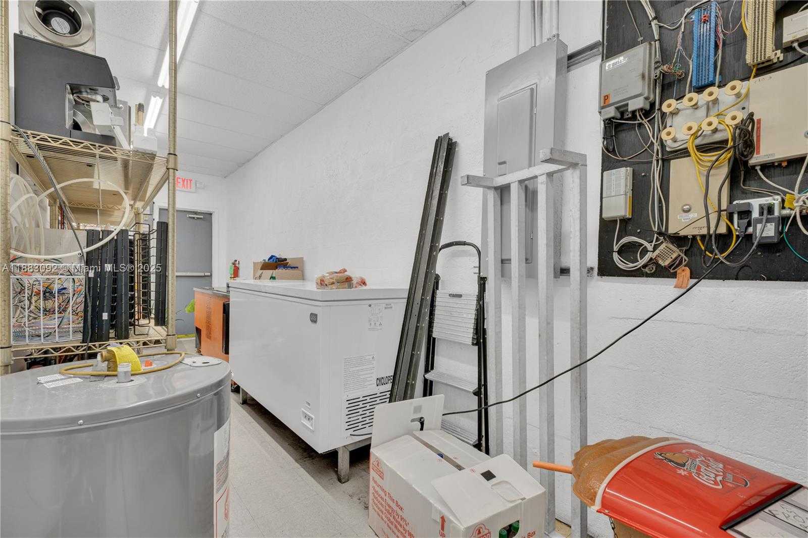 Small Image of 495 LUDLAM DR, Miami Springs Number 13
