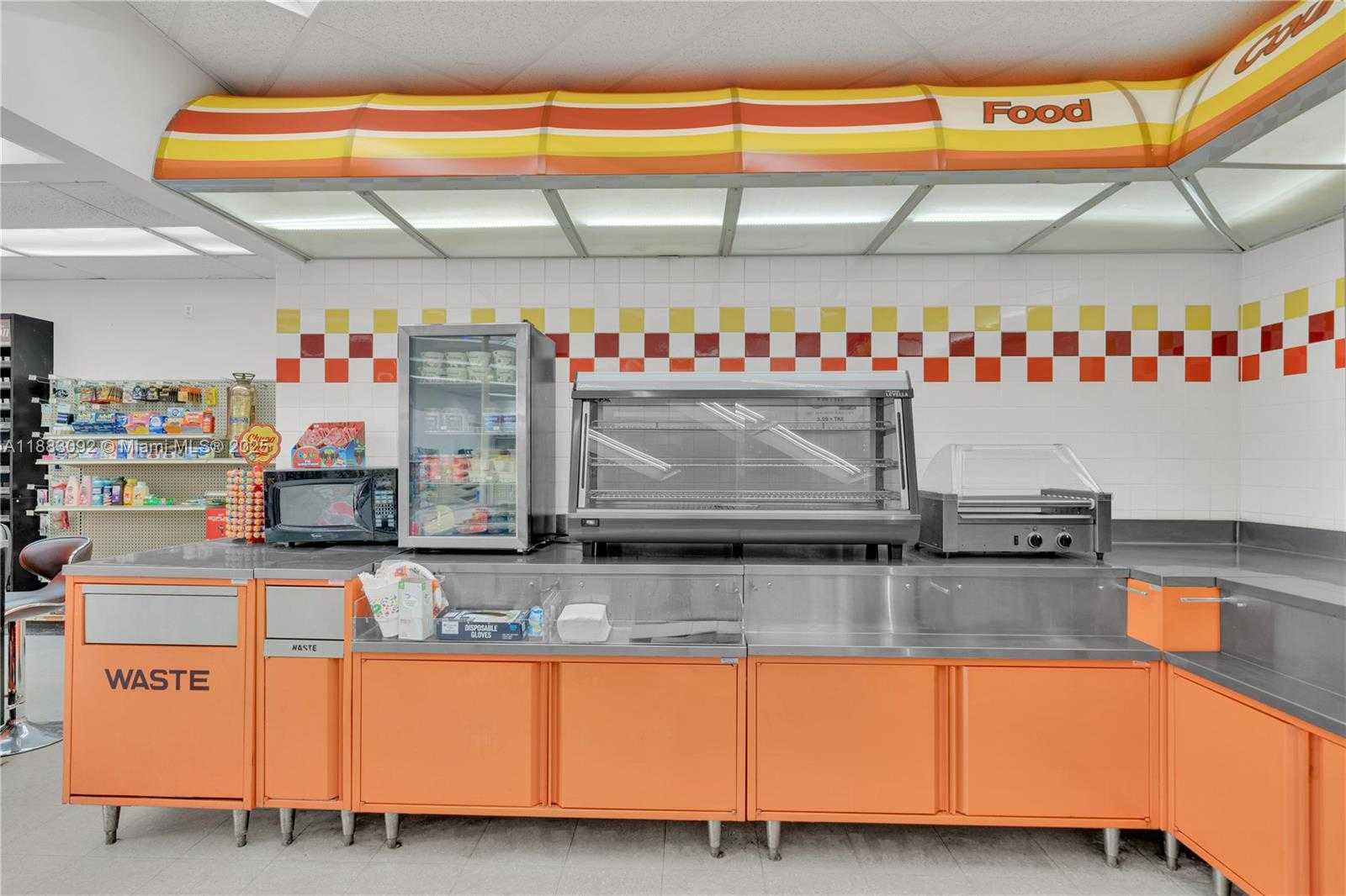 Small Image of 495 LUDLAM DR, Miami Springs Number 15