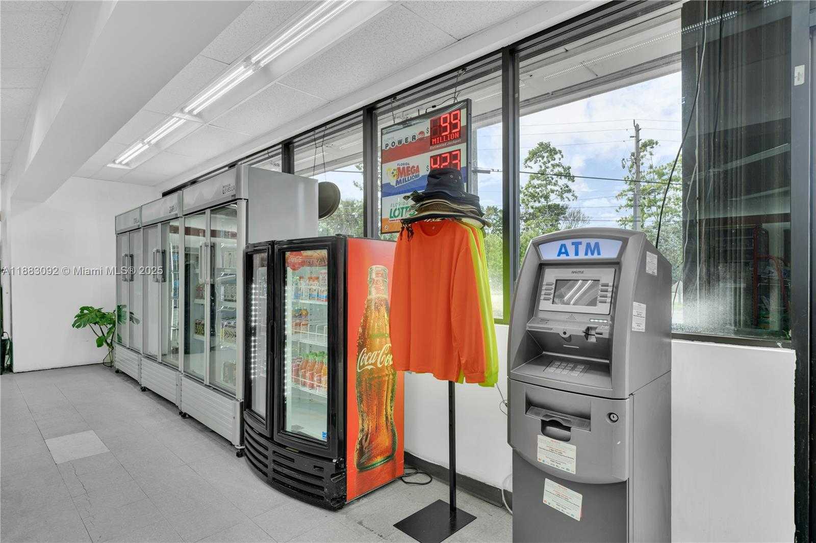 Small Image of 495 LUDLAM DR, Miami Springs Number 16