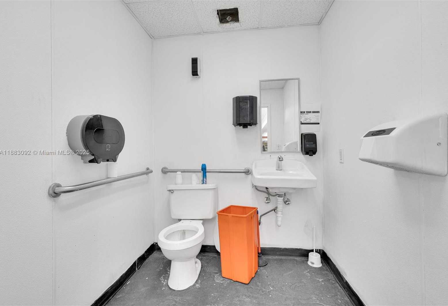 Small Image of 495 LUDLAM DR, Miami Springs Number 19