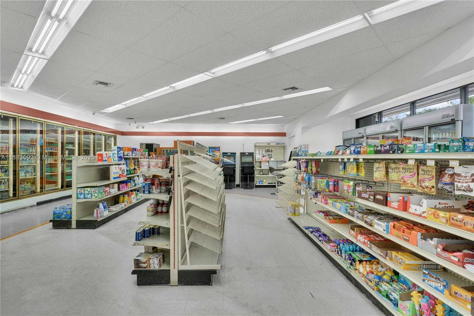 Small Image of 495 LUDLAM DR, Miami Springs Number 20