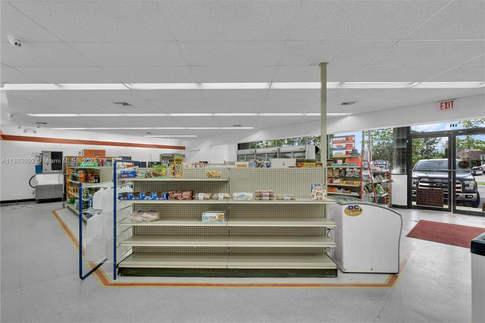 Small Image of 495 LUDLAM DR, Miami Springs Number 26