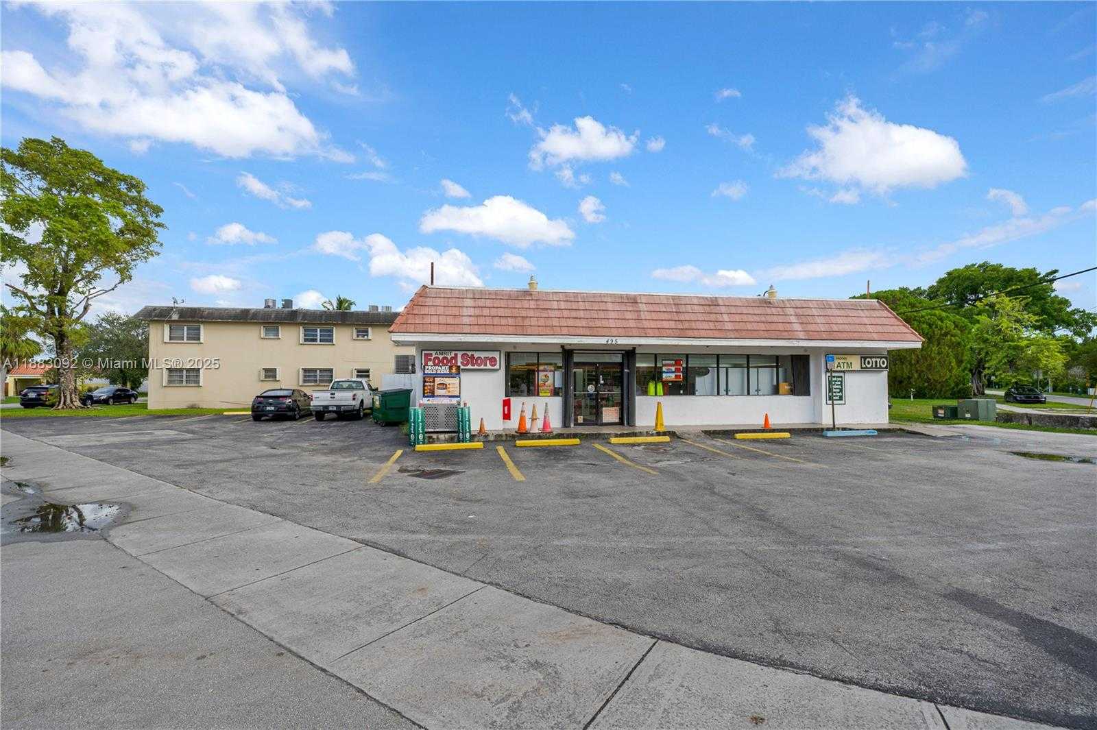 Small Image of 495 LUDLAM DR, Miami Springs Number 3
