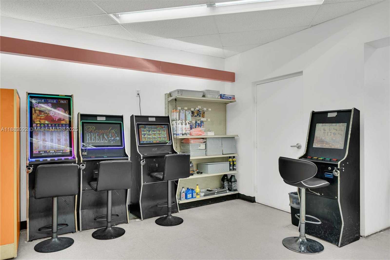 Small Image of 495 LUDLAM DR, Miami Springs Number 5