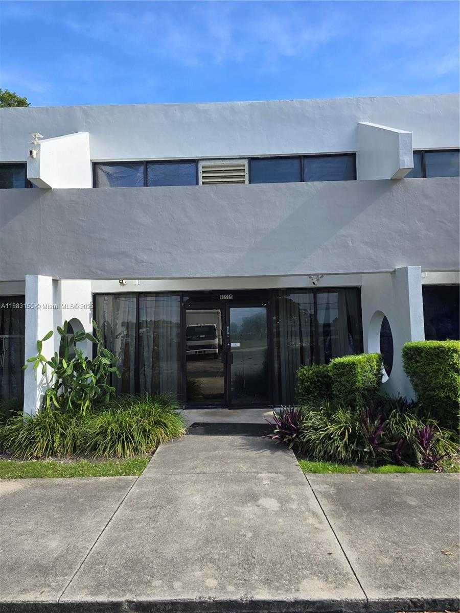 Small Image of 11917 WEST SAMPLE RD #11917/11923, Coral Springs Number 5
