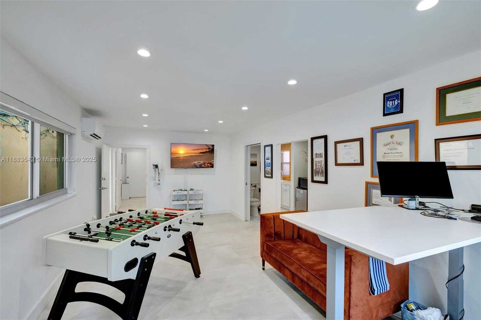 Small Image of 335 ALCALZAR AVE, Coral Gables Number 13