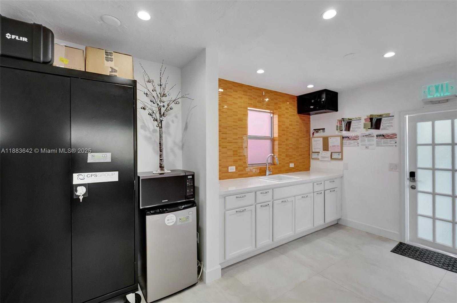 Small Image of 335 ALCALZAR AVE, Coral Gables Number 14