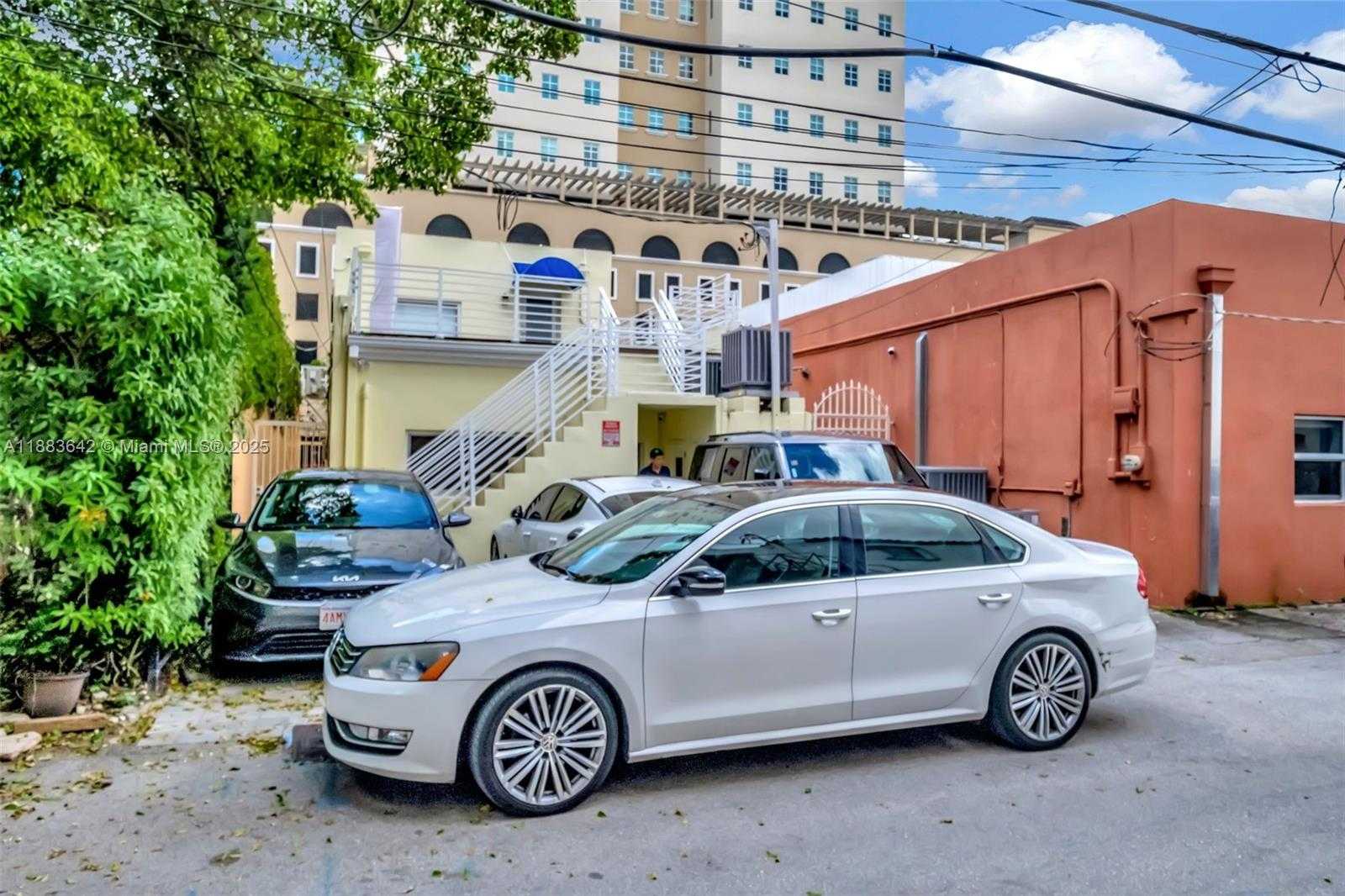 Small Image of 335 ALCALZAR AVE, Coral Gables Number 18
