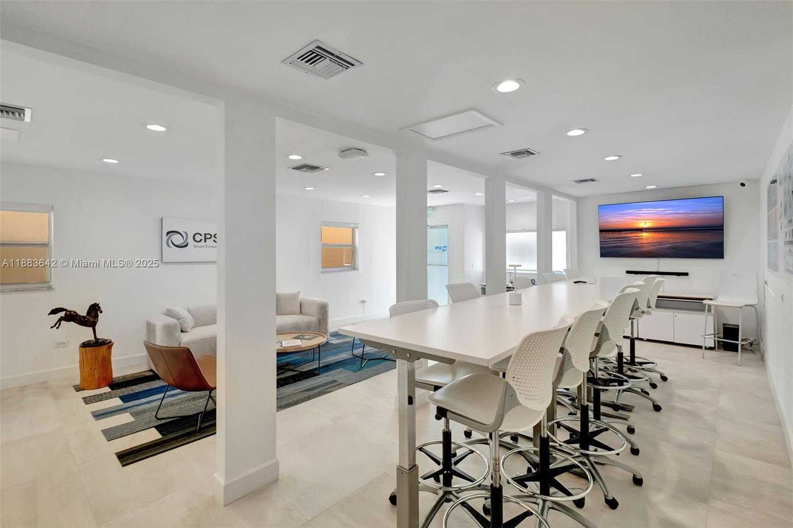 Small Image of 335 ALCALZAR AVE, Coral Gables Number 2