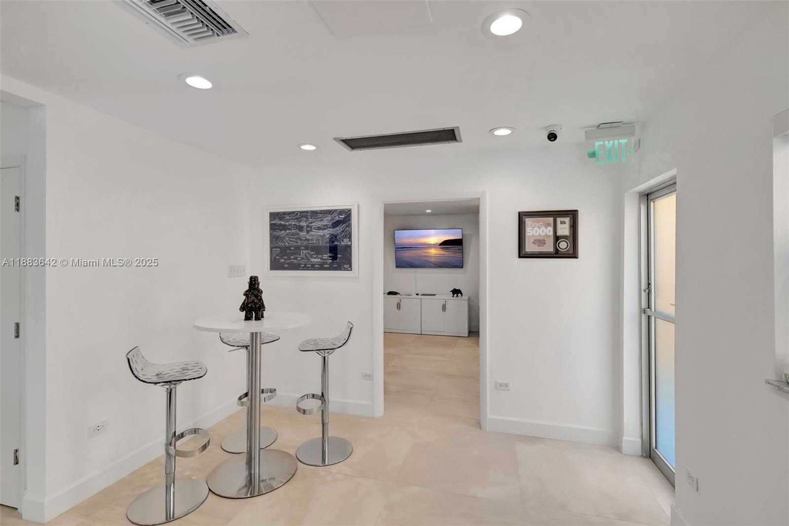 Small Image of 335 ALCALZAR AVE, Coral Gables Number 5