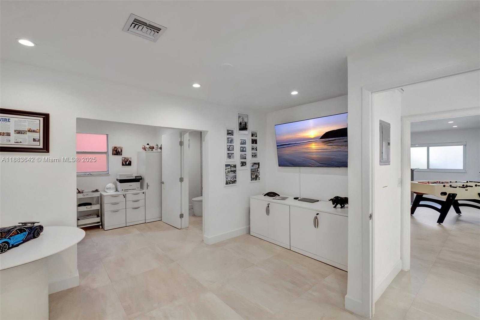 Small Image of 335 ALCALZAR AVE, Coral Gables Number 6