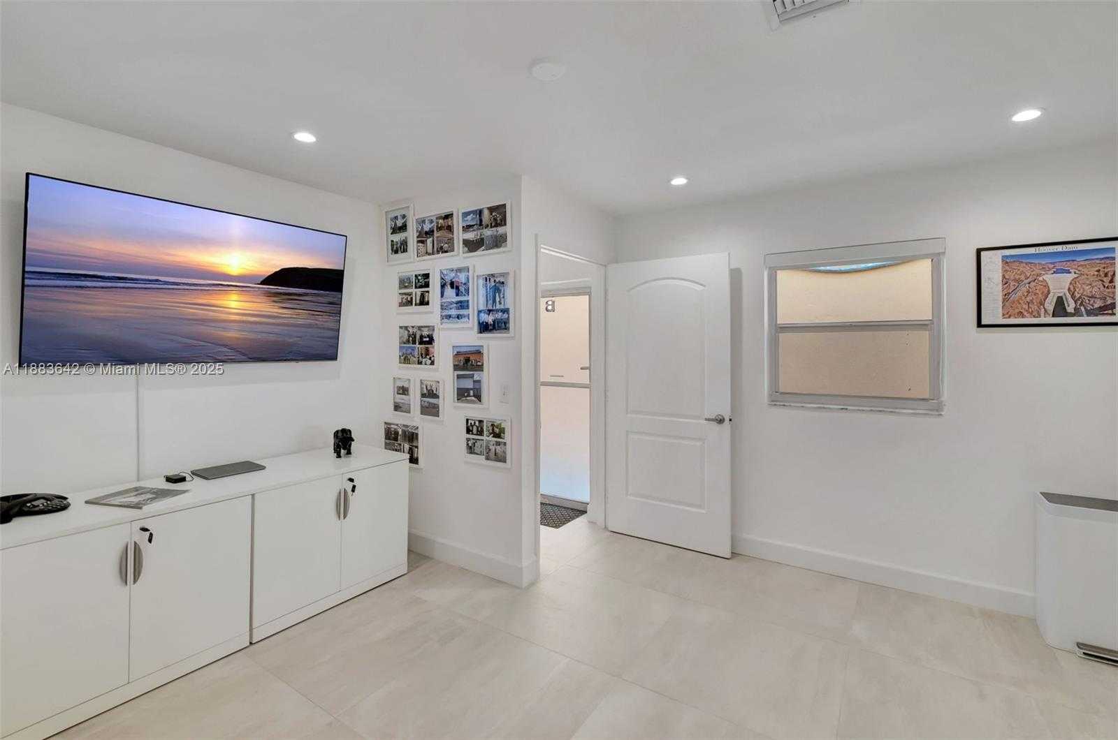 Small Image of 335 ALCALZAR AVE, Coral Gables Number 8