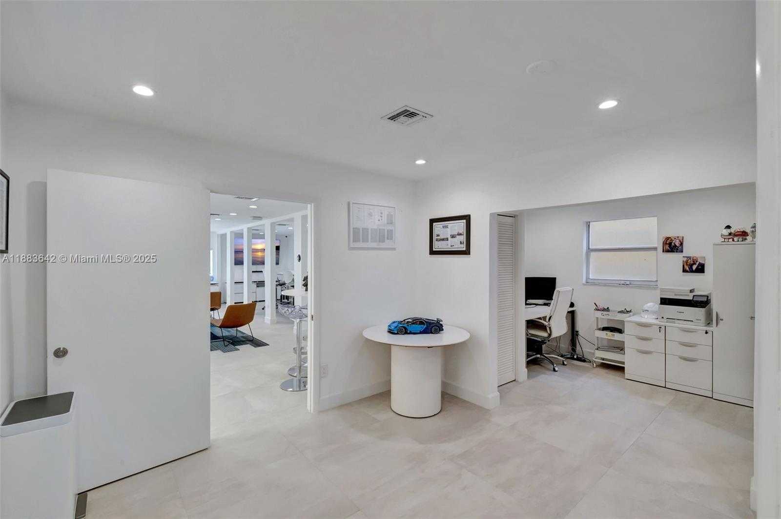 Small Image of 335 ALCALZAR AVE, Coral Gables Number 9