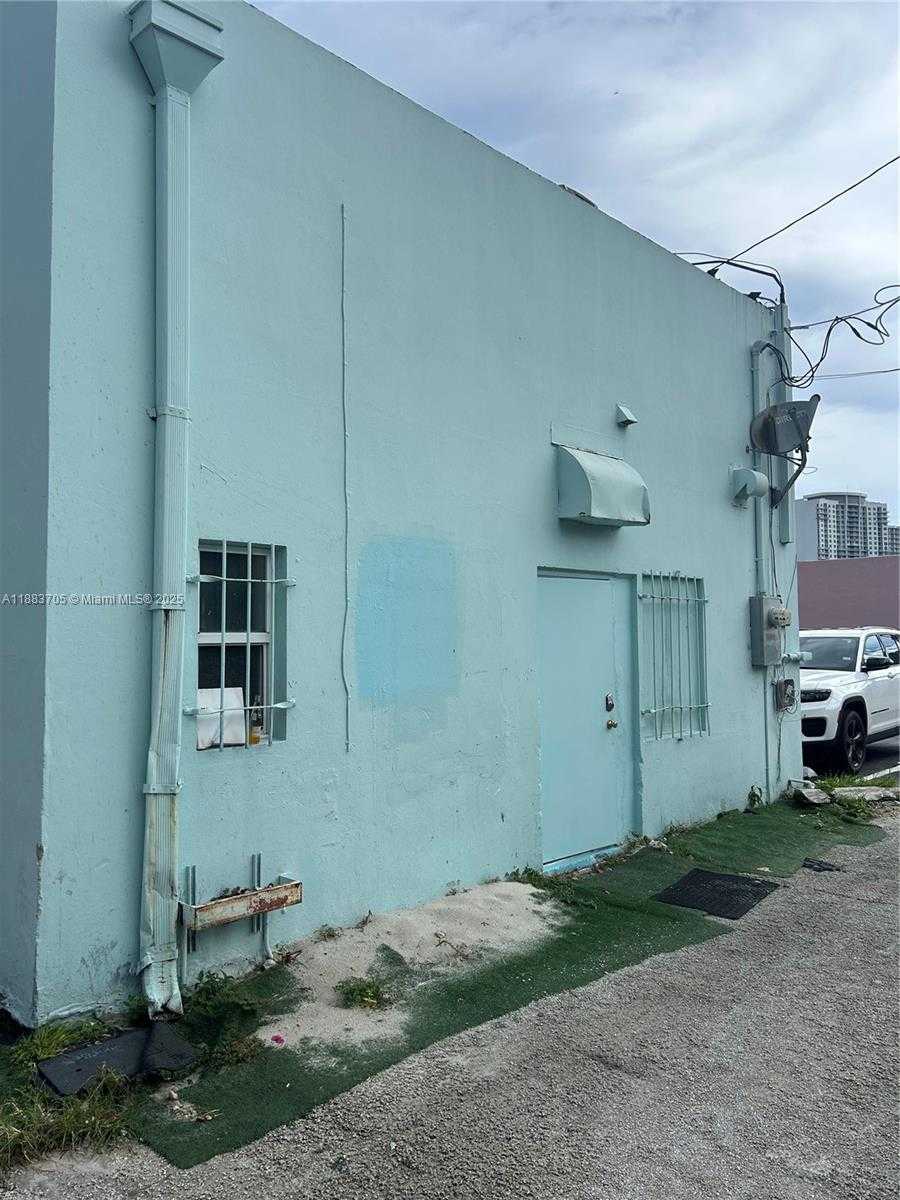 Small Image of 2020 HOLLYWOOD BLVD, Hollywood Number 8
