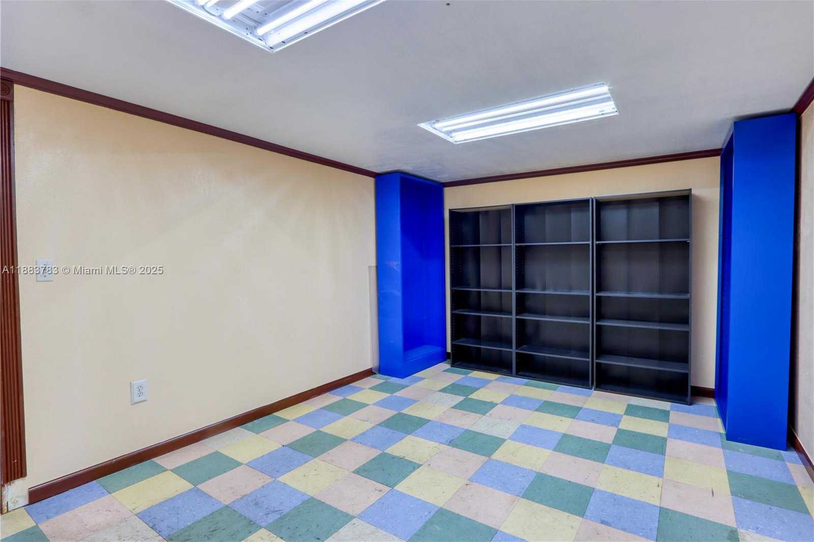 Small Image of 6250 WEST 21ST CT, Hialeah Number 4