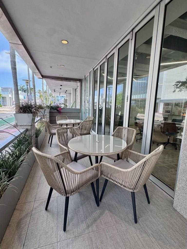 Small Image of 1680 MERIDIAN AVE, Miami Beach Number 6
