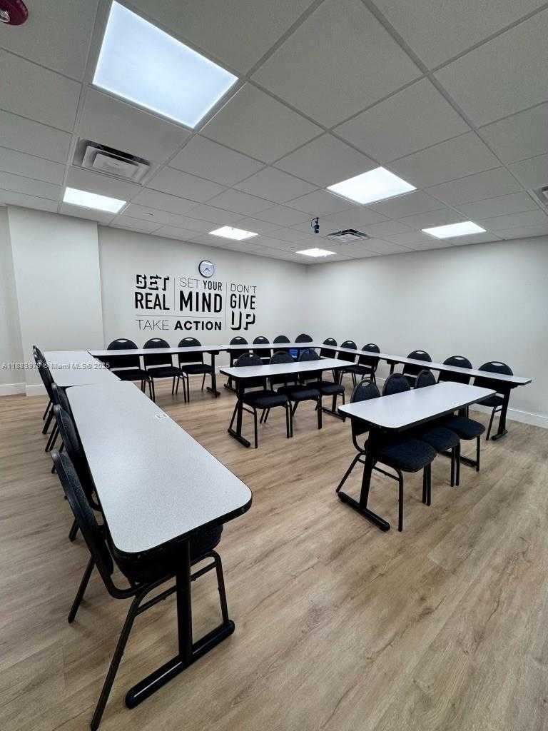Small Image of 1680 MERIDIAN AVE, Miami Beach Number 8