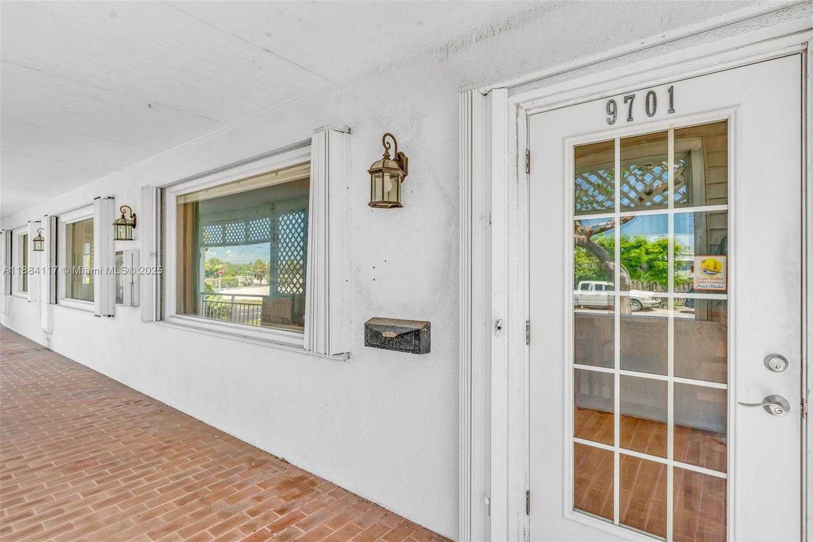 Small Image of Marathon Number 13