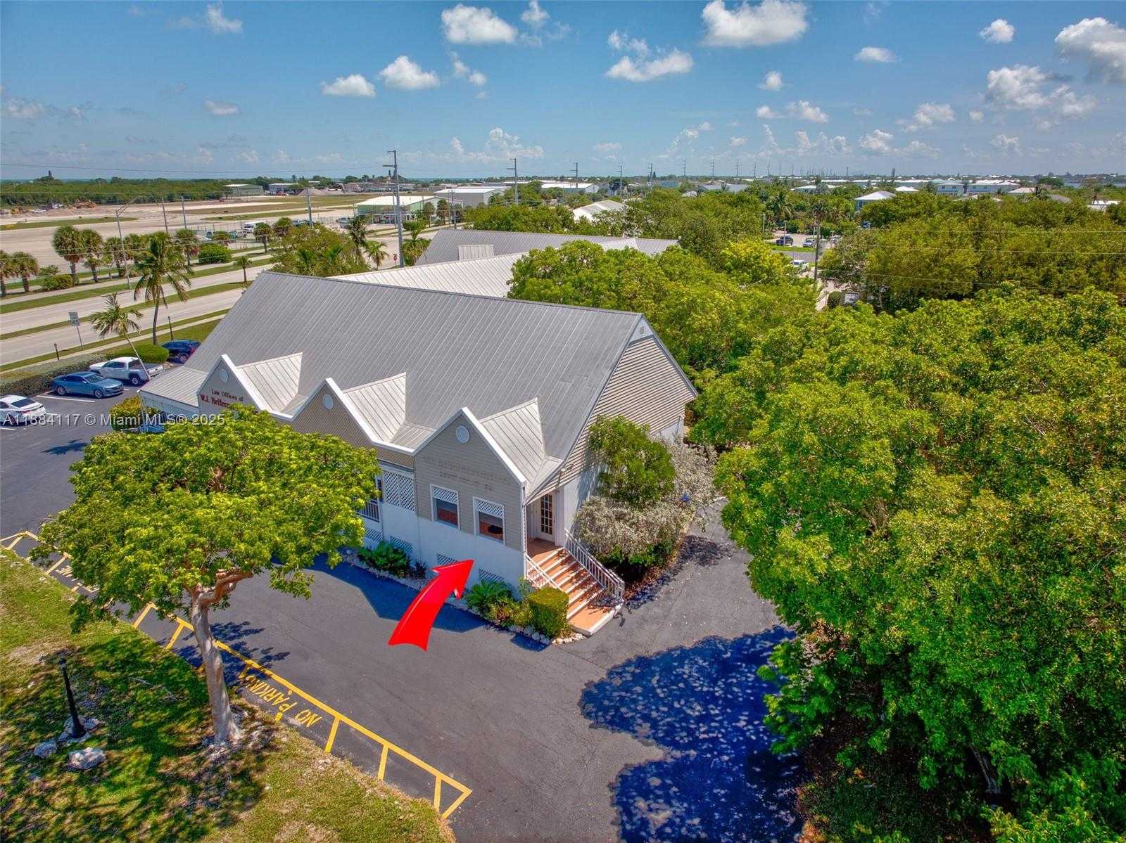 Small Image of Marathon Number 18