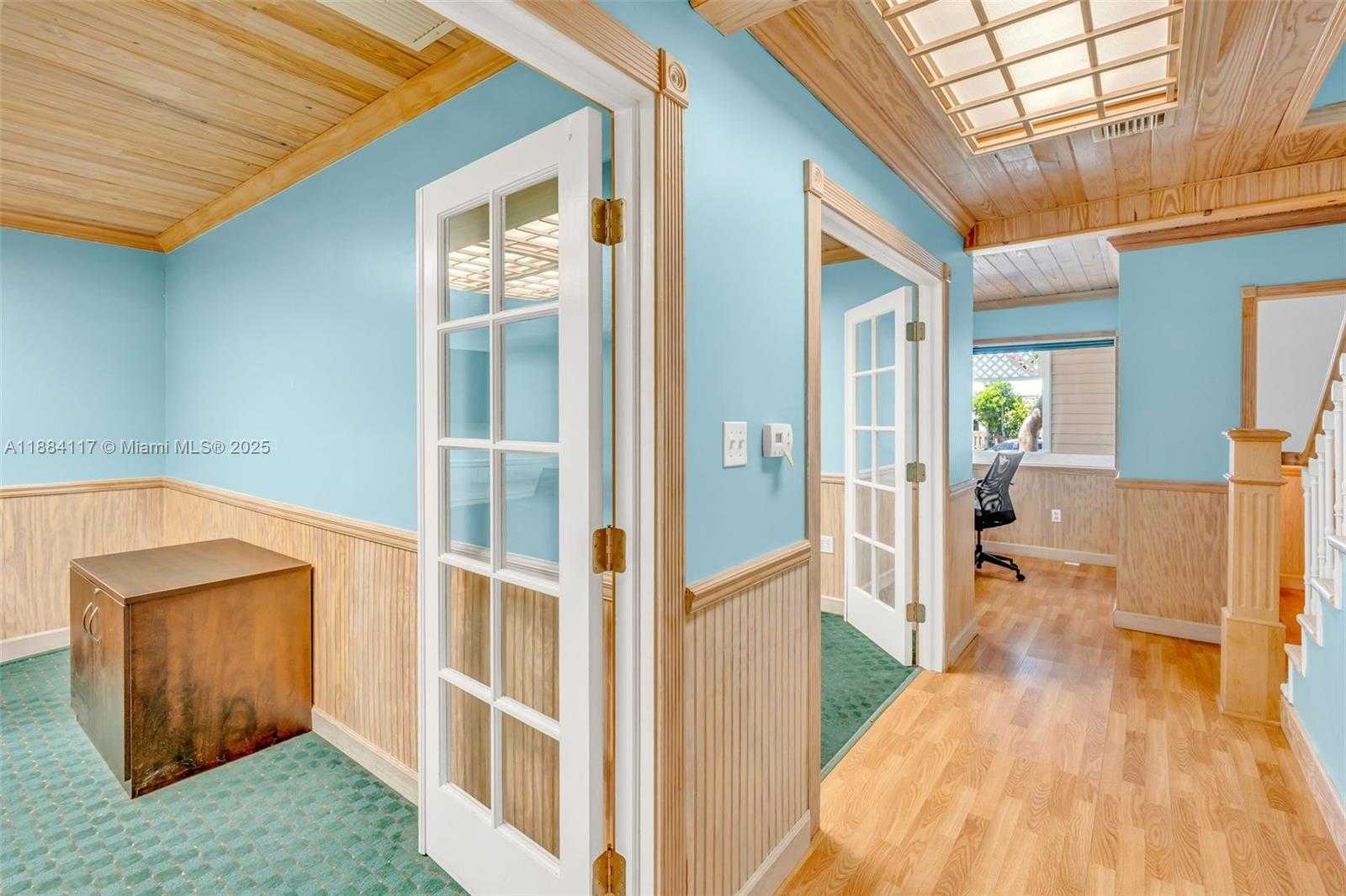 Small Image of Marathon Number 7