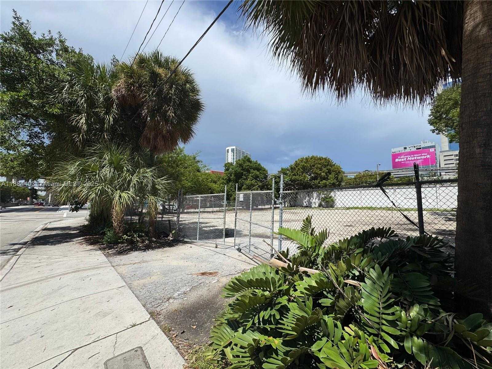 Small Image of 201 SOUTH EAST 2ND AVE, Miami Number 2