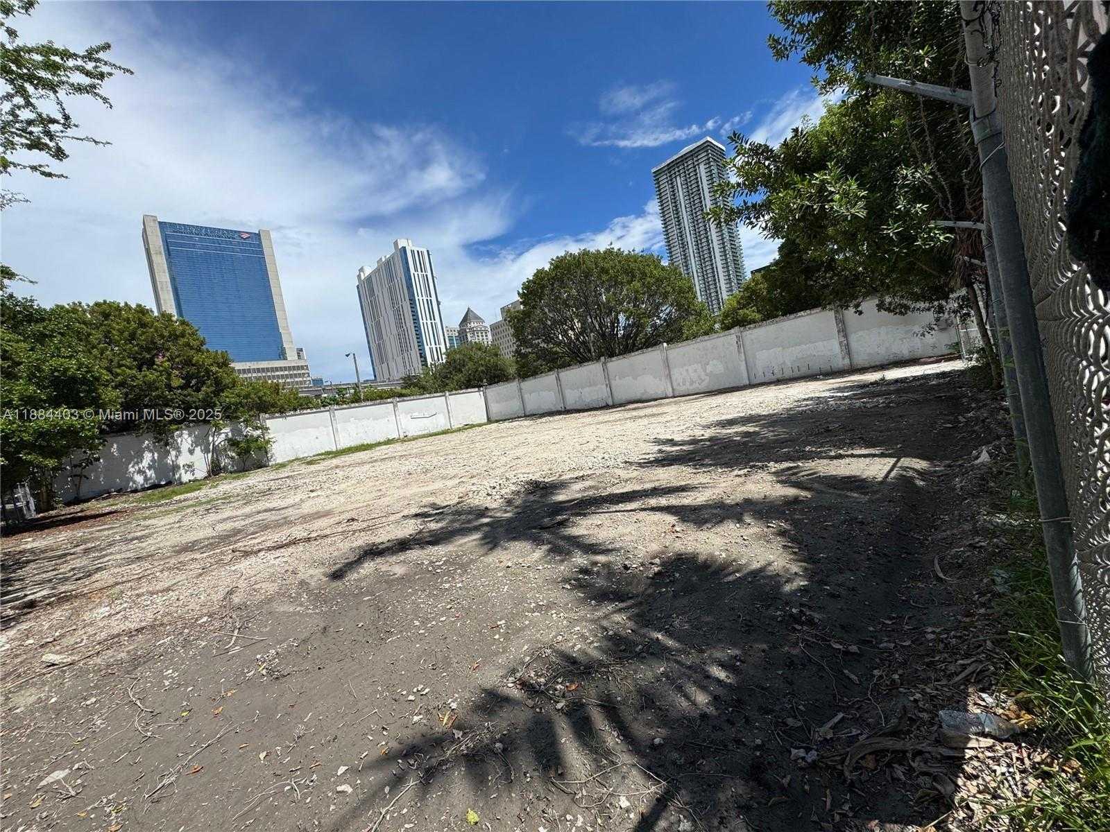 Small Image of 201 SOUTH EAST 2ND AVE, Miami Number 7
