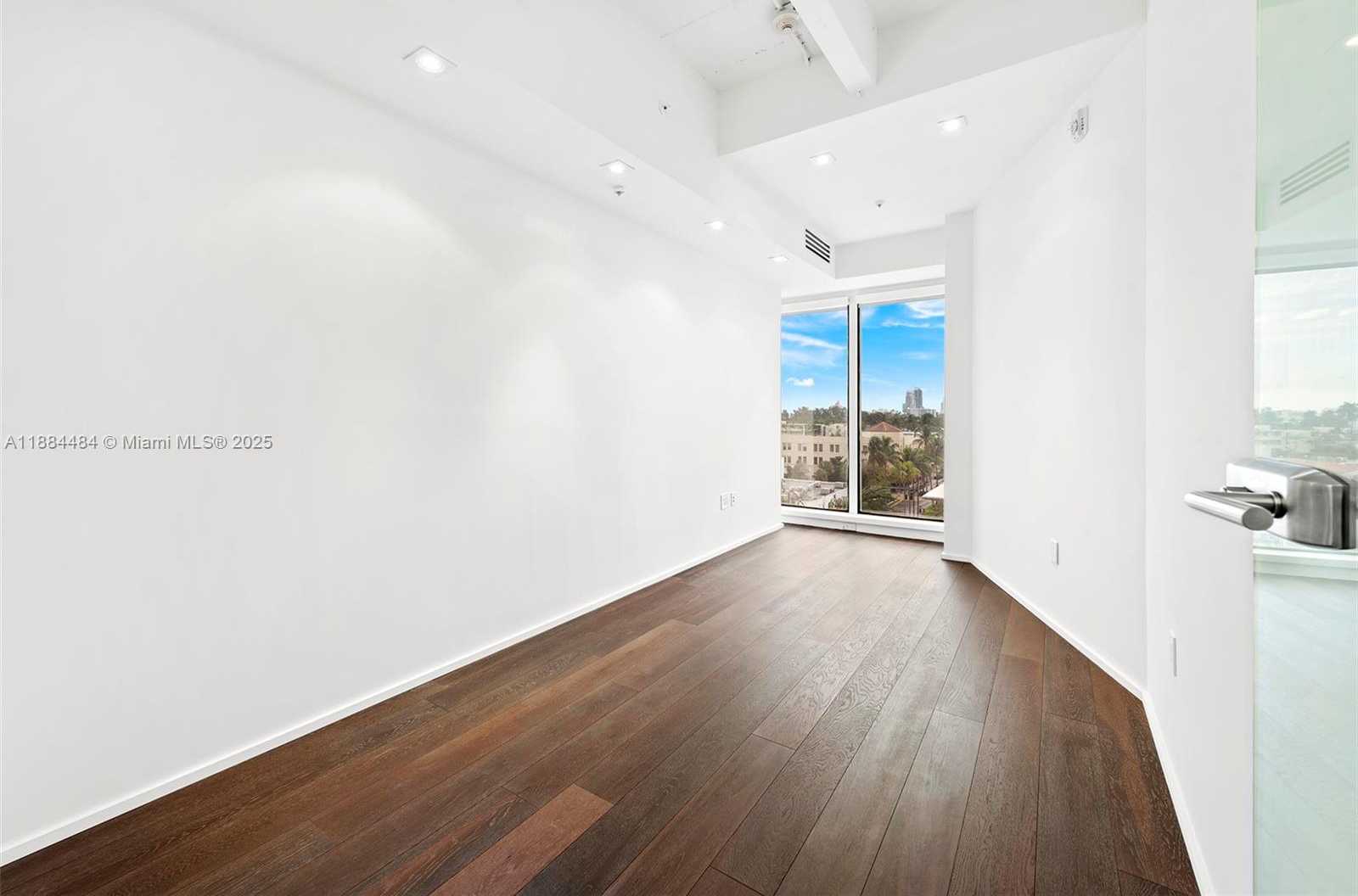 Small Image of 1680 MICHIGAN AVE #919, Miami Beach Number 9