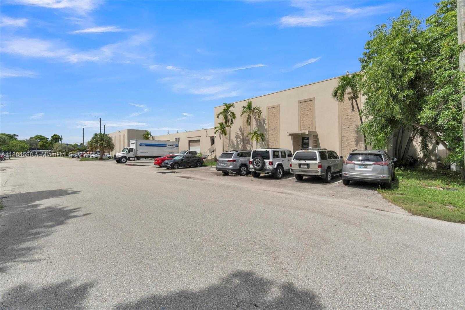 Small Image of 821 NORTH WEST 57TH PL, Fort Lauderdale Number 2
