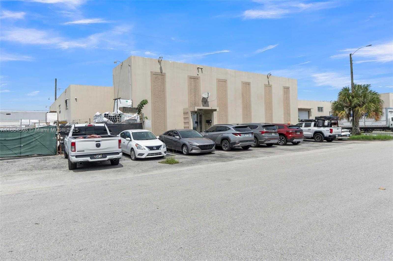 Small Image of 821 NORTH WEST 57TH PL, Fort Lauderdale Number 7