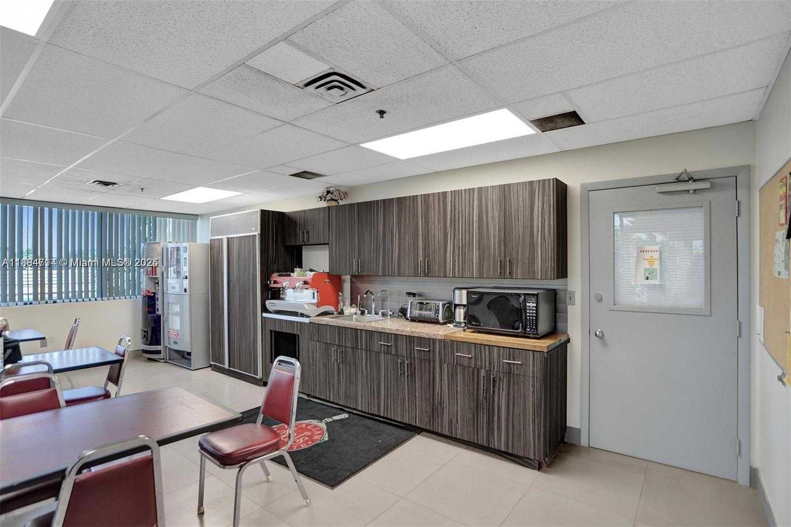 Small Image of 2870 STIRLING RD, Hollywood Number 22