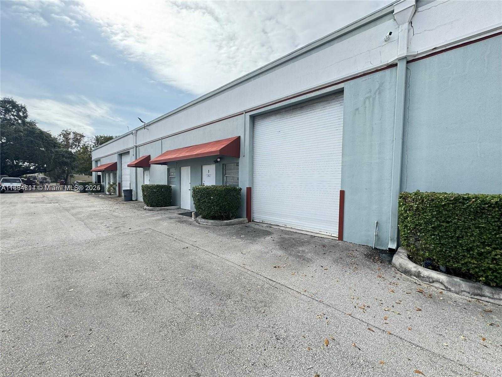 Small Image of 2870 STIRLING RD, Hollywood Number 8
