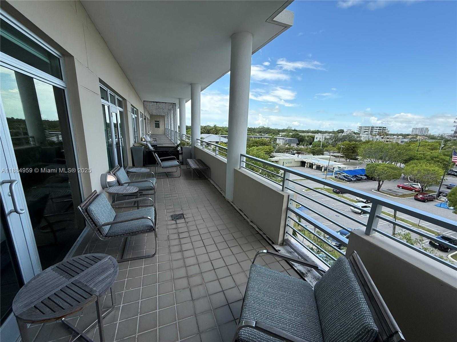 Small Image of South Miami Number 48